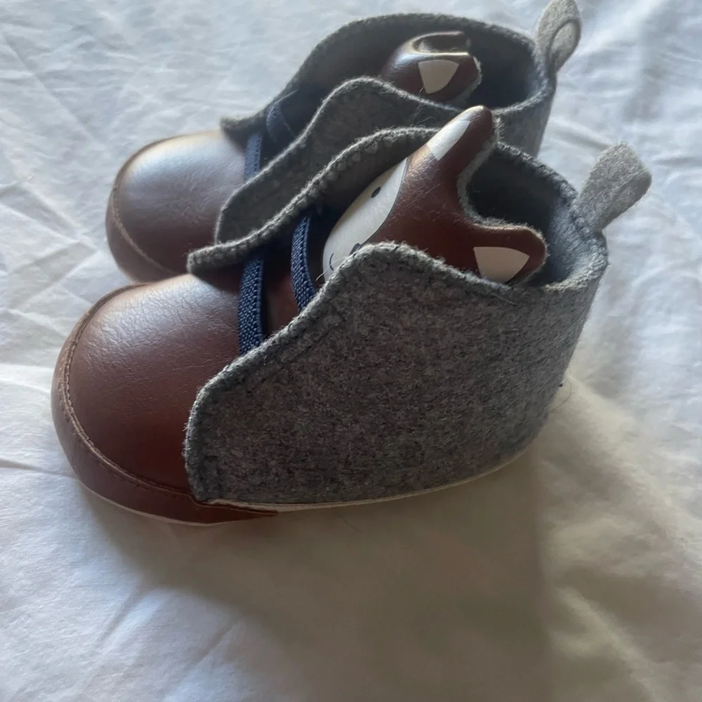 EUC - Carter’s Baby Shoes - Brown & Gray w/Fox Design - 3-6 Mos